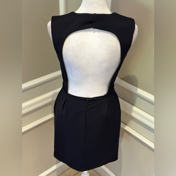 Zara Basic Navy Blue Large Keyhole cocktail dress with pockets - size XS - Picture 6 of 16